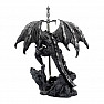 Eine Statuette mit einem Briefmesser Black Dragon