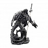 Eine Statuette mit einem Briefmesser Black Dragon