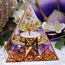 Orgonitpyramide mit Amethyst Runa Dagaz