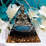 Orgonitpyramide Meditierender Buddha mit schwarzem Achat